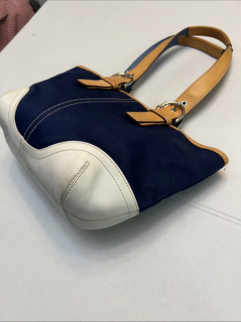 VINTAGE Y2K SOHO COACH DAISY CHARM SHOULDER BAG NAVY CANVAS WHITE LEATHER PREPPY - Picture 4 of 15